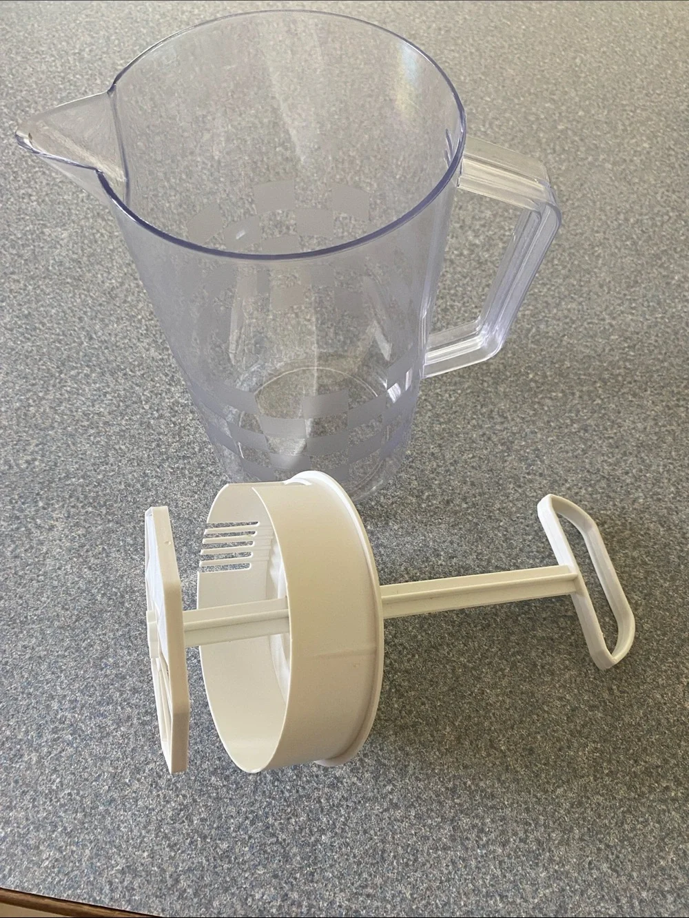 Pampered Chef Clear Plastic Pitcher with a White Infuser - Home Kitchen